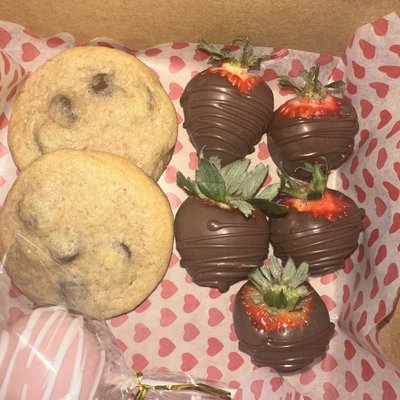 Chocolate Covered Strawberries (dozen)