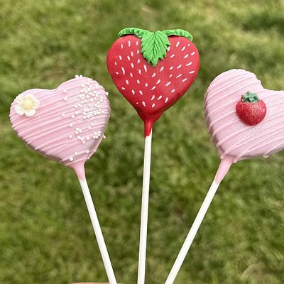 Custom Shaped Cake Pops