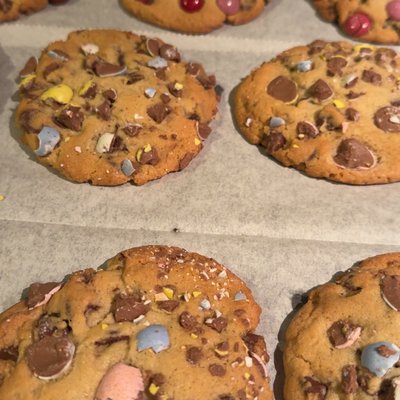Cadbury Egg cookie 