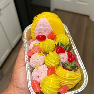 Sample Candied Fruit Tray (2 Strawberries, 6 Grapes, 2 Pineapples, 1 Pickle)