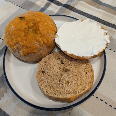 Jalapeno Cheddar Bagels (6)