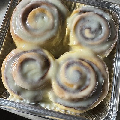 XL Cinnamon Rolls - 4 Ct
