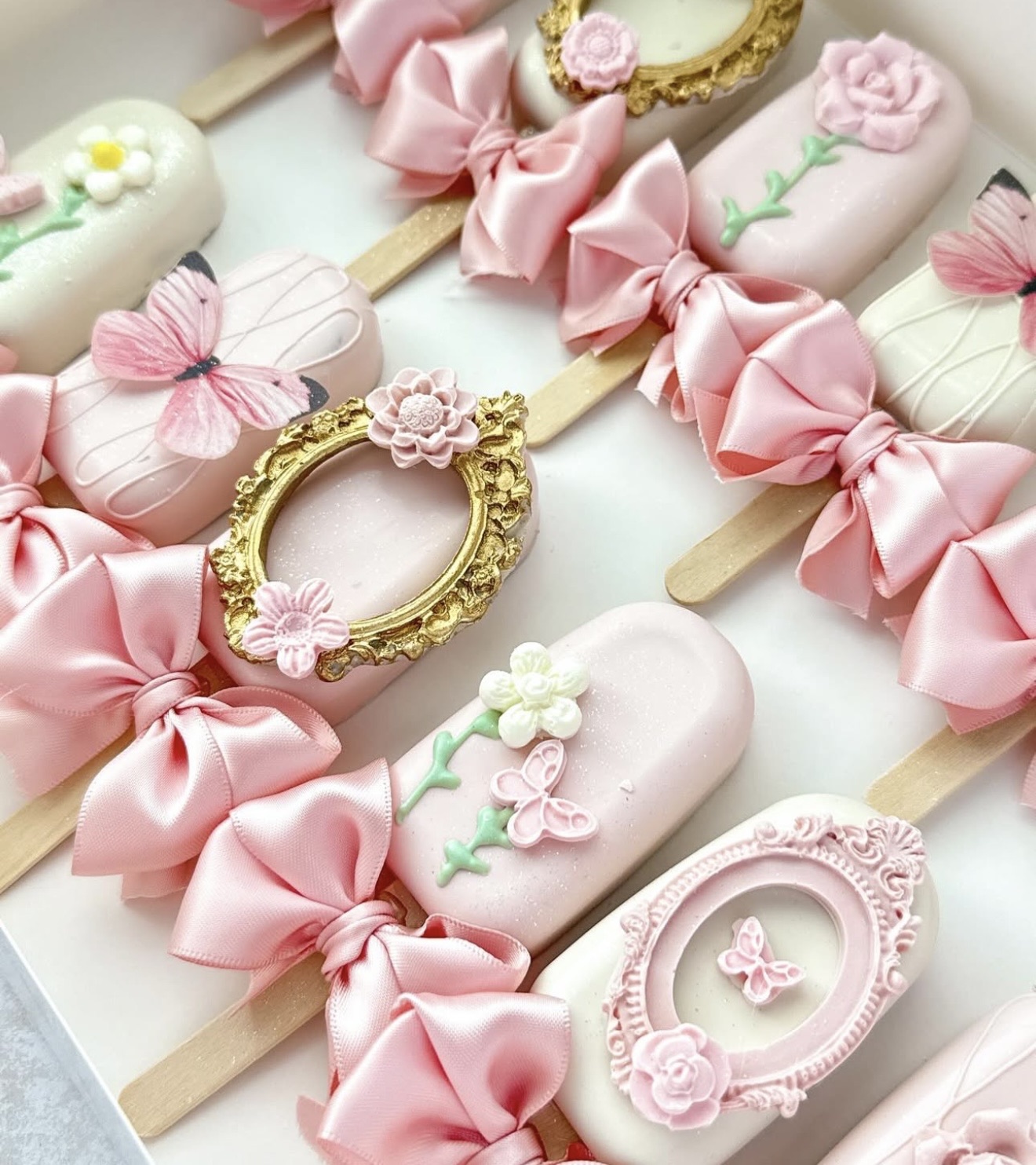 Cakesicles