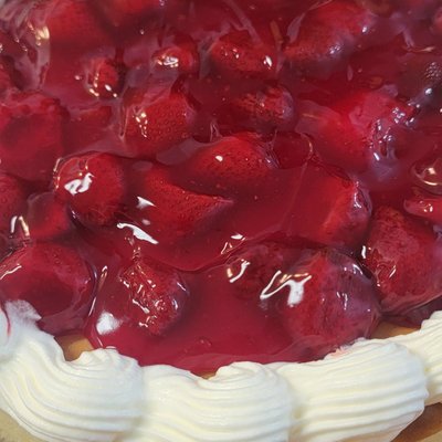 Plain Cheesecake Topped With Strawberry/cherry/caramel/ or chocolate Sauce 