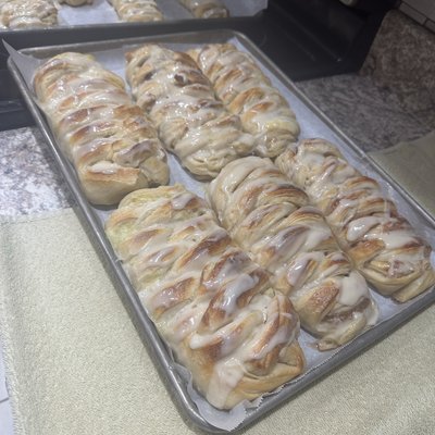 Medium Sourdough Pastry Braid With Choice Of Filling (4-5 Servings)