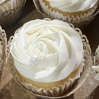 Triple berry Cupcakes -6 Count 