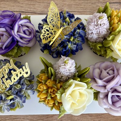 6 Piece Luxury Box Of Blooms