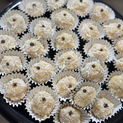Beijinho De Coco - 12 Pieces
