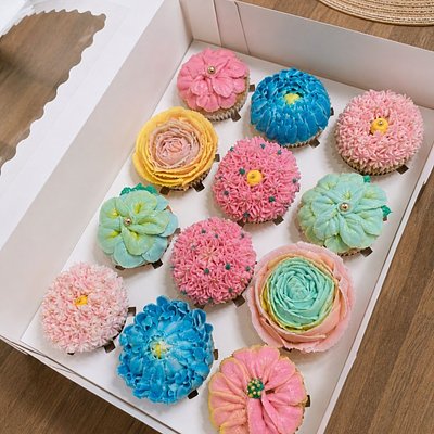 Floral Buttercream Cupcakes 🌸🧁