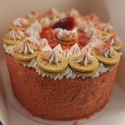 Full Strawberry Short Cake Crunch Cake