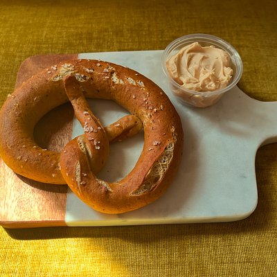 Pretzel W/ Cheese Sauce