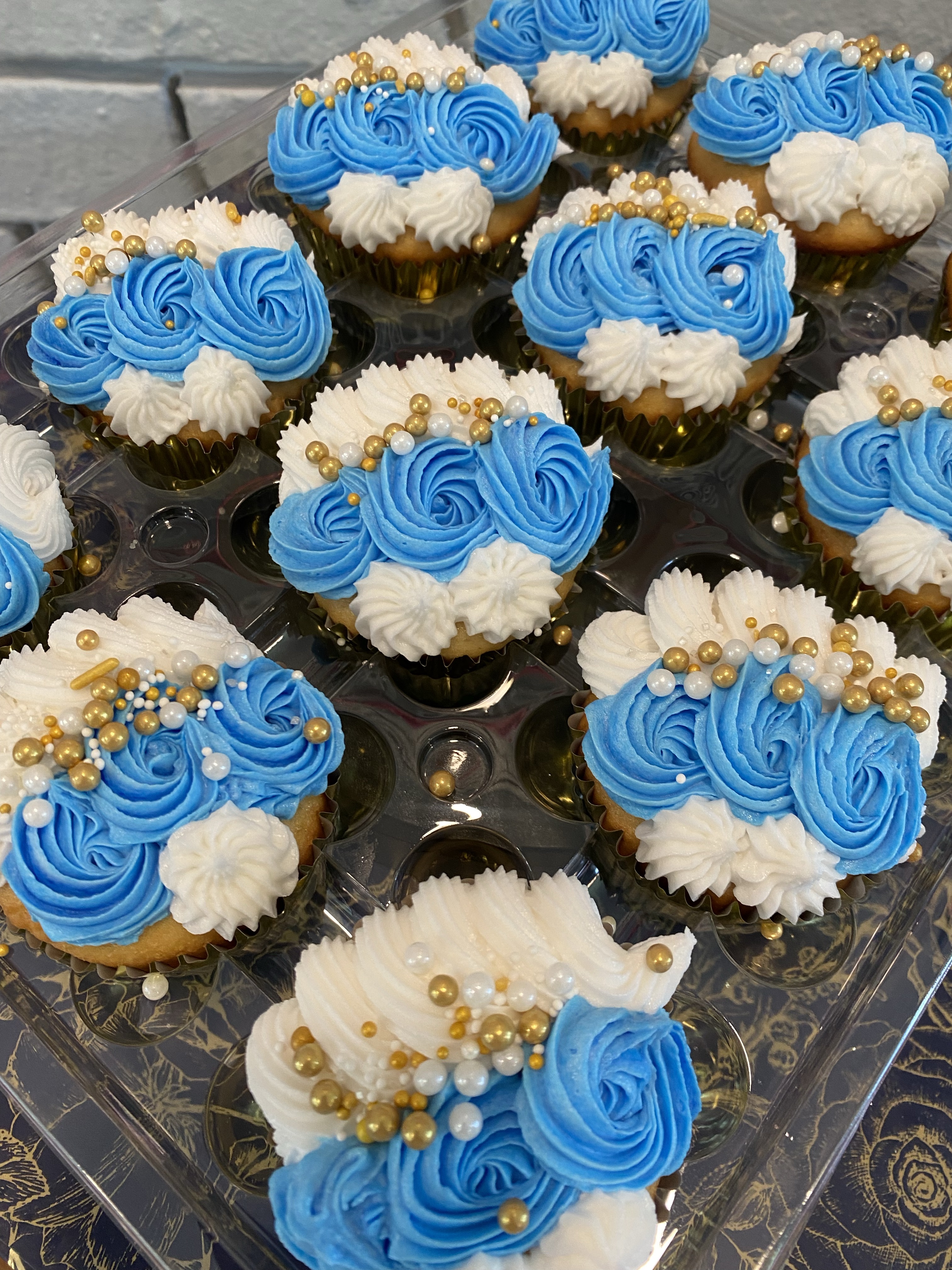 12 Cupcakes