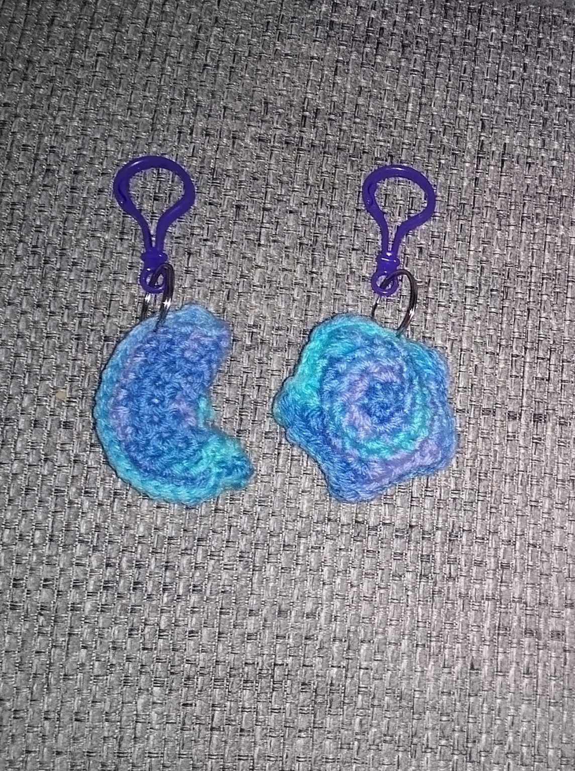 Crochet keychain (Blue spiral)