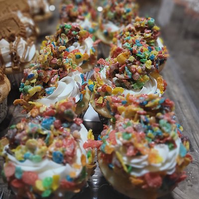 Fruity Pebbles Cupcakes 