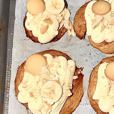 Half Dozen: Banana Pudding Cinnamon Rolls 
