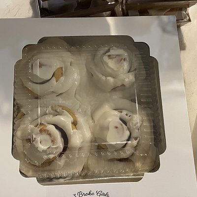 4ct Cinnamon Roll / Vanilla Icing