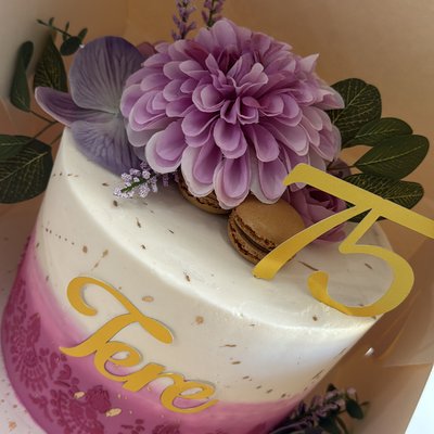 9” Round Cake