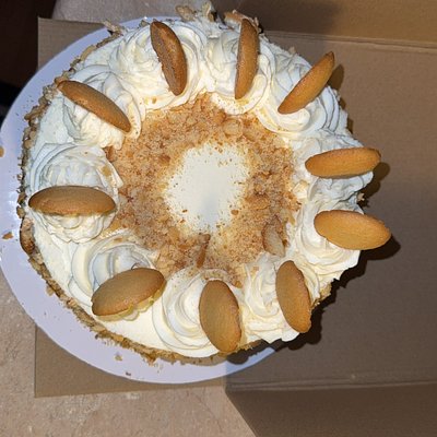 Banana Pudding Cake w/layer Of filling