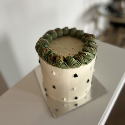 6” Cake (serves 8-12)