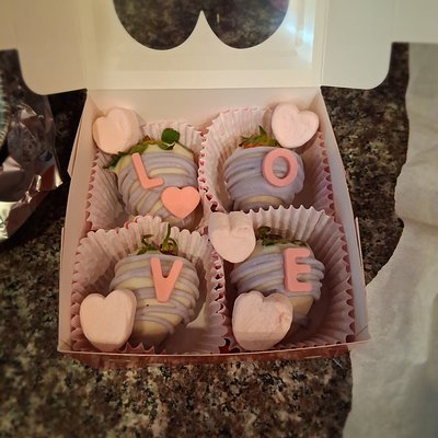 Dozen Dipped Strawberries 