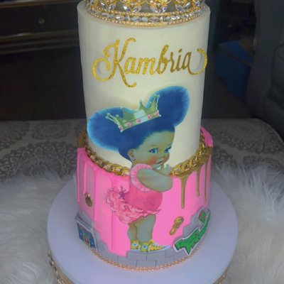 Large Crown Added Onto Cake