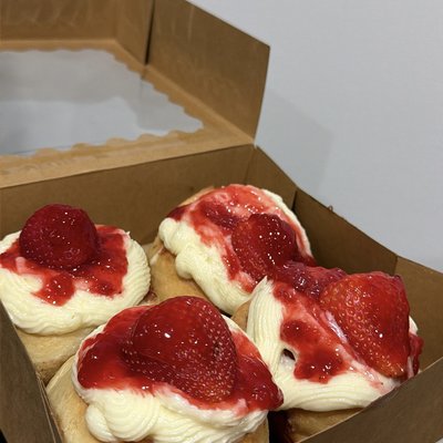 Strawberry Cinnamon Roll 