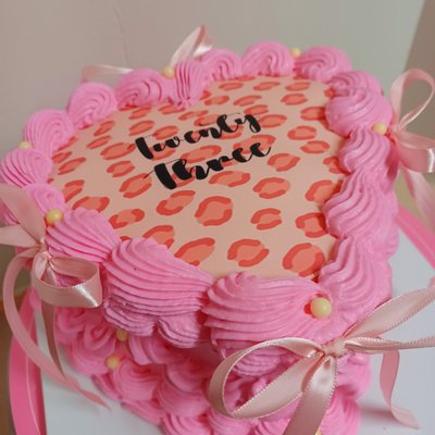 6 Inch Heart Cake 2 Layers 
