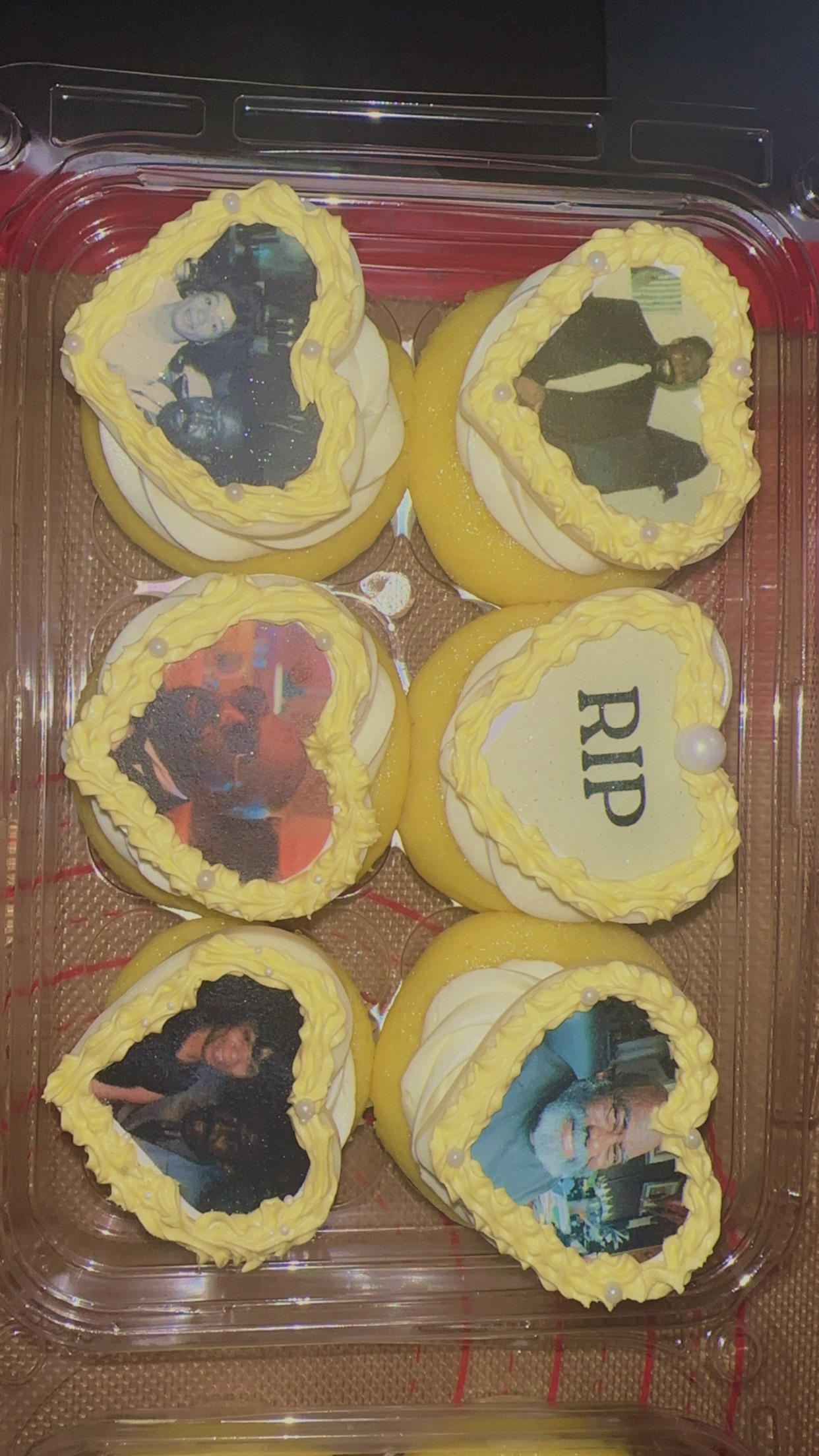 Specialty Cupcakes - ( Full Dozen - 12 ) 