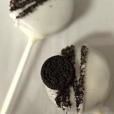 Cookies & Cream Cake Pop