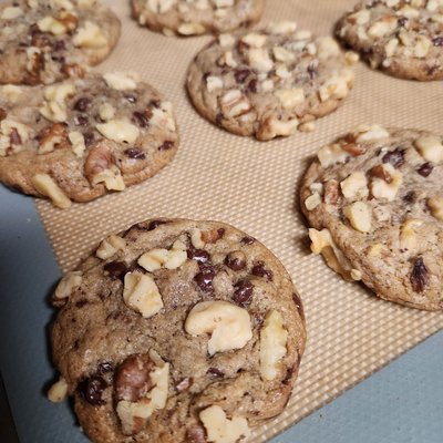 Chocolate Chip Cookies w/Nuts