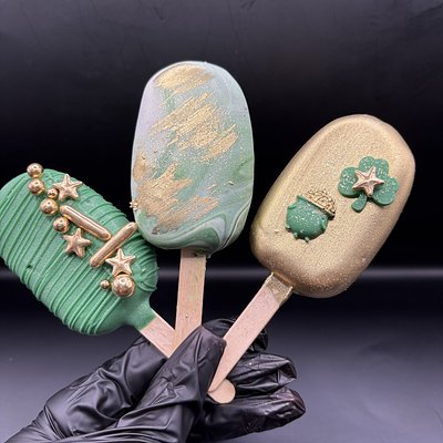 Chocolate Dipped Cakecicles