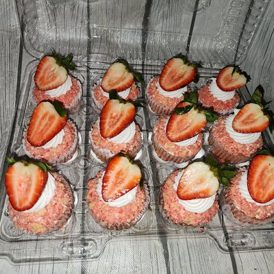 Love Cupcakes (12 Ct) 