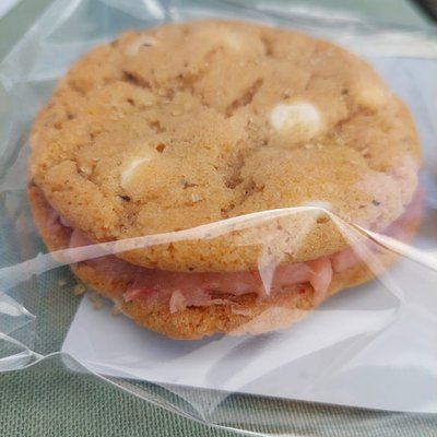 Strawberry Lemon Cookie Sammies 