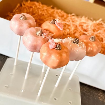 Lil’ Pumpkins Cake Pops