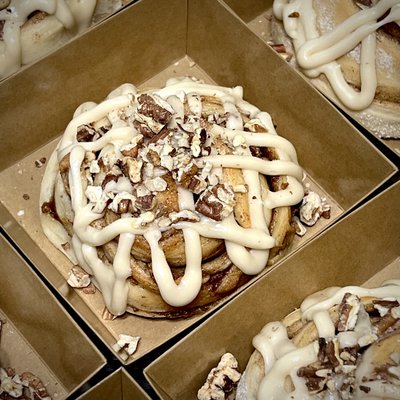 Maple Pecan Cinnamon Rolls (6ct)