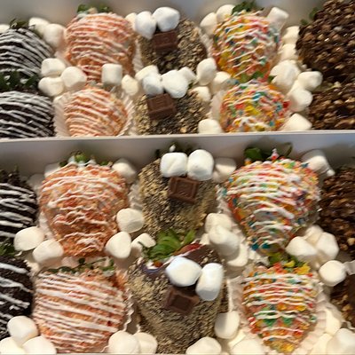 SPECIAL 12 Count Signature Dipped Berries 
