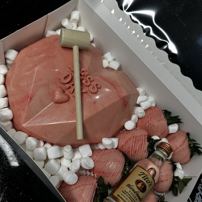 Customizable box with berries and heart
