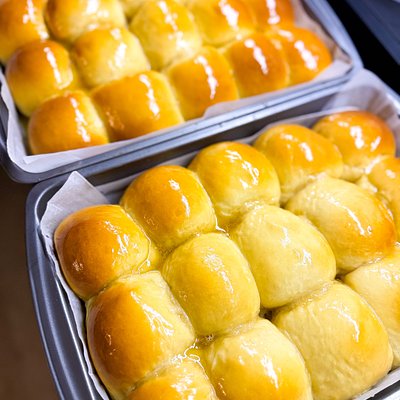 HONEY BUTTER YEAST ROLLS 15ct Tray