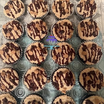 2 Dozen Cupcakes 