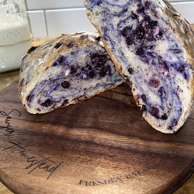 Blueberry goat cheese with butterfly tea powder