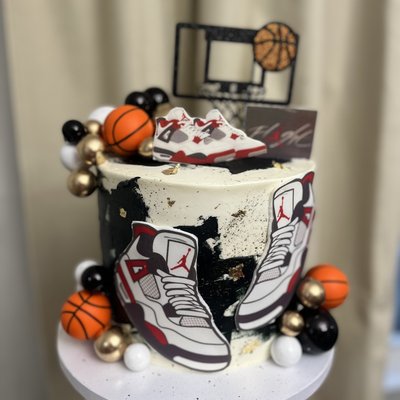 Custom Cakes 
