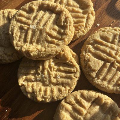 Classic Peanut Butter Cookies (8 Count)