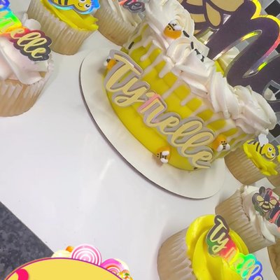 Custom Smash Cake with Cupcakes 