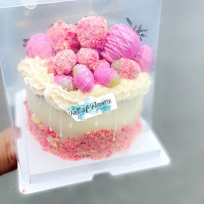 6inch Strawberry Crunch Cake With Fruit