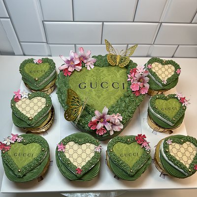 Celebration Cake Box + 8 Coordinated Cupcakes