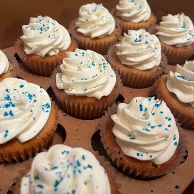 Classic Vanilla Cupcakes