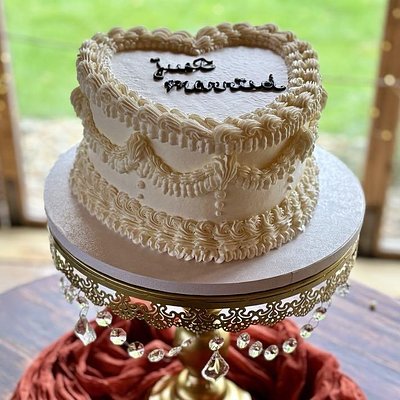 098. Heart Cake Buttercream ~23 Servings