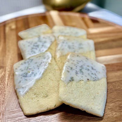 Spring Thyme Lemonade Shortbread Cookies (6)