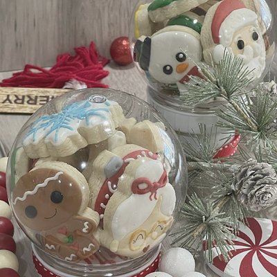 Snow globe w/ 6 Minis 