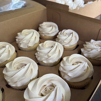 Classic Vanilla Cupcakes